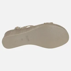 Sandalias en nobuck color arena con troquelados y detalles de strass