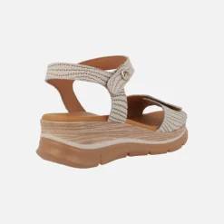 Sandalias en nobuck grabado con cierre de velcros