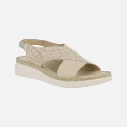 Sandalias en piel beige con efecto trenzado y tira al talón con velcro