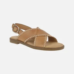 Sandalias en piel camel con tiras cruzadas y pespuntes