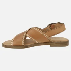 Sandalias en piel camel con tiras cruzadas y pespuntes