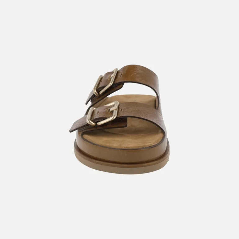 Sandalias en piel charol con cierre de hebillas