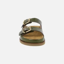 Sandalias en piel charol con cierre de hebillas