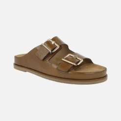 Sandalias en piel charol con cierre de hebillas