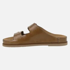 Sandalias en piel charol con cierre de hebillas