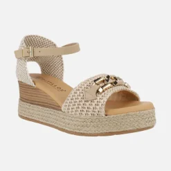 Sandalias en rafia beige con pulsera al tobillo y cuña alta