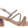 Sandalias en rosa metalizado con tiras de strass