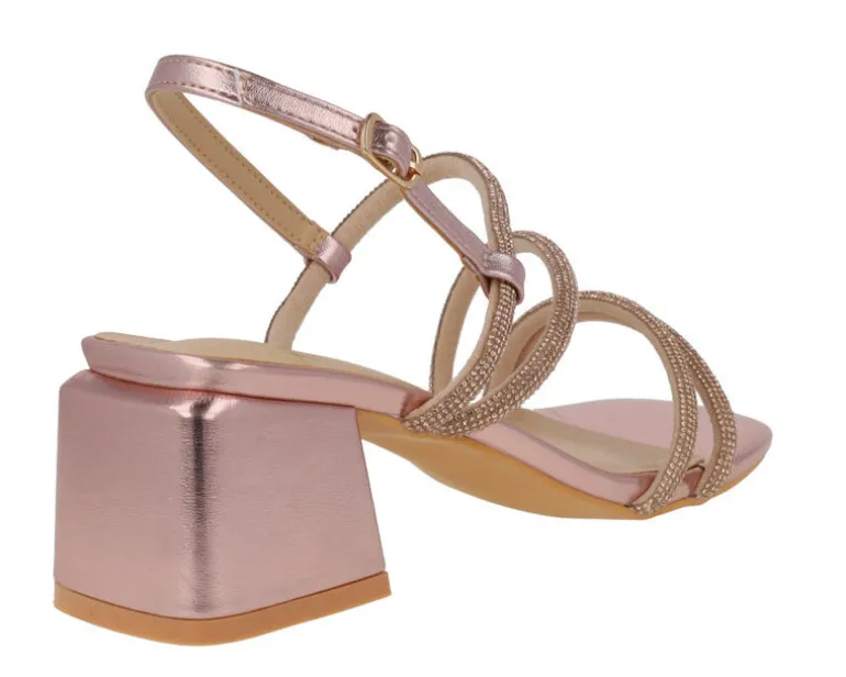 Sandalias en rosa metalizado con tiras de strass