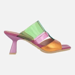 Sandalias estilo mules combinadas en piel y vinilo