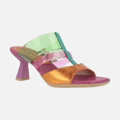 Sandalias estilo mules combinadas en piel y vinilo