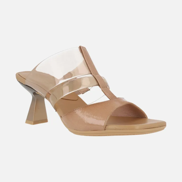 Sandalias estilo mules combinadas en piel y vinilo