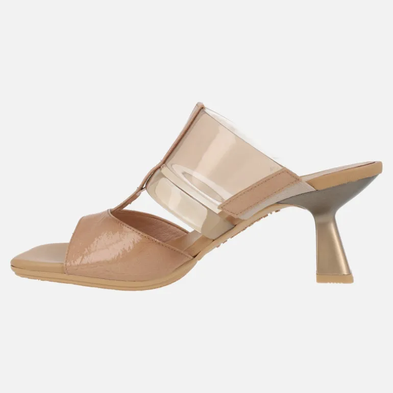 Sandalias estilo mules combinadas en piel y vinilo