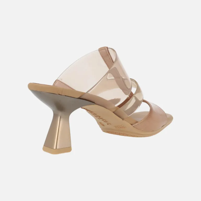 Sandalias estilo mules combinadas en piel y vinilo