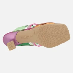 Sandalias estilo mules combinadas en piel y vinilo
