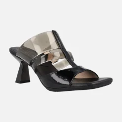 Sandalias estilo mules combinadas en piel y vinilo