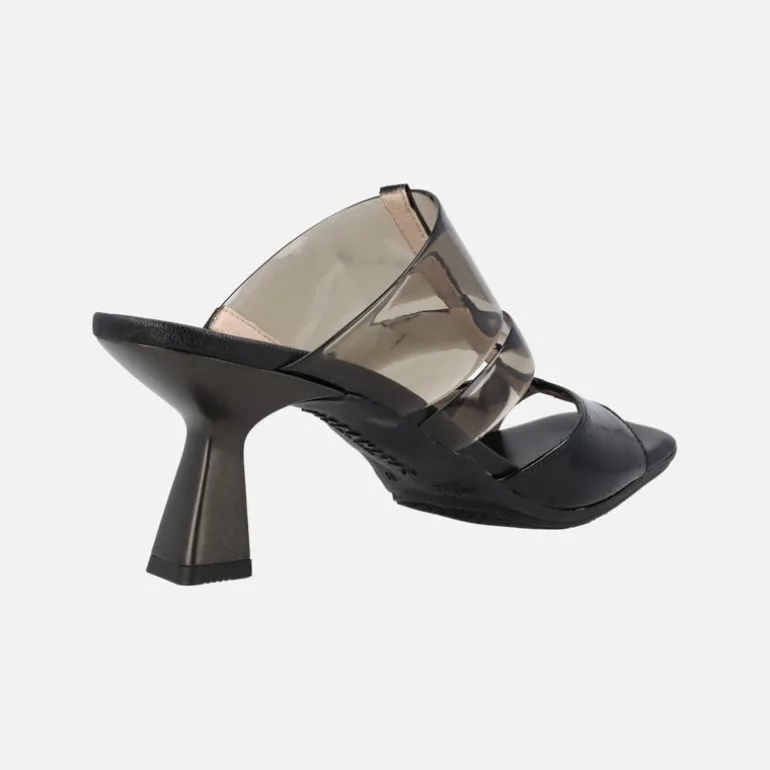 Sandalias estilo mules combinadas en piel y vinilo
