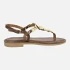 Sandalias griegas con adorno de hojas entrelazadas