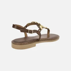 Sandalias griegas con adorno de hojas entrelazadas