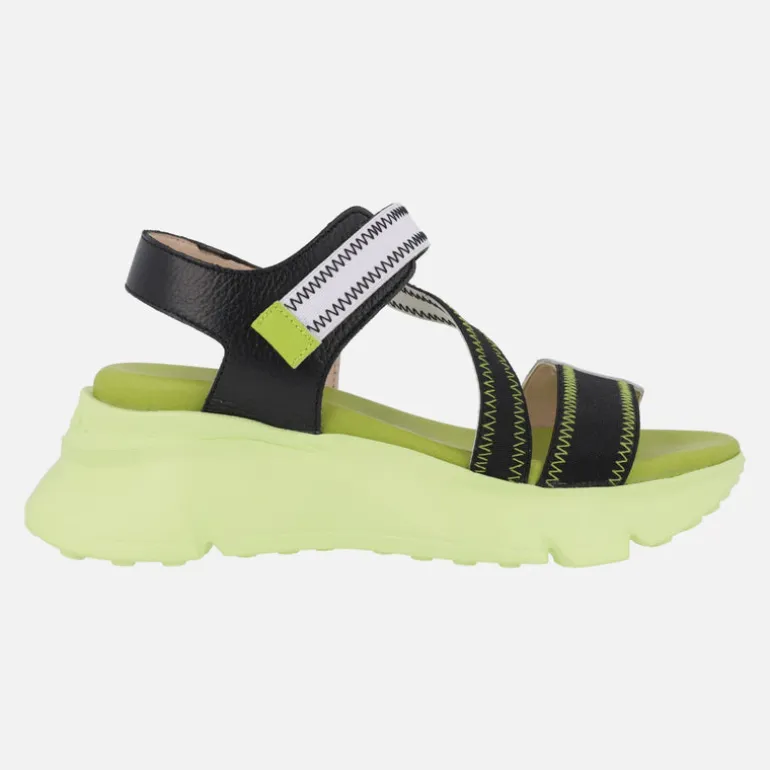Sandalias Hispanitas con piso volumen y cierre de velcro