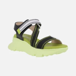 Sandalias Hispanitas con piso volumen y cierre de velcro