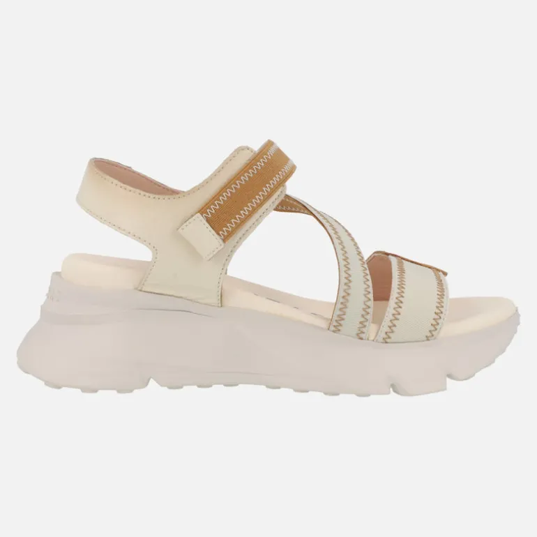 Sandalias Hispanitas con piso volumen y cierre de velcro