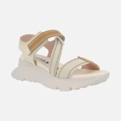 Sandalias Hispanitas con piso volumen y cierre de velcro