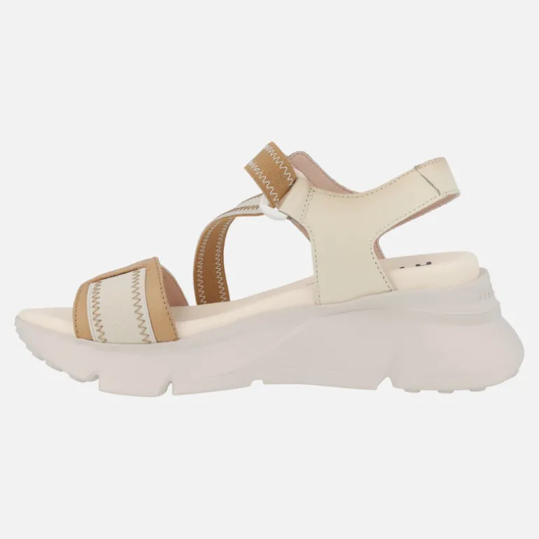 Sandalias Hispanitas con piso volumen y cierre de velcro