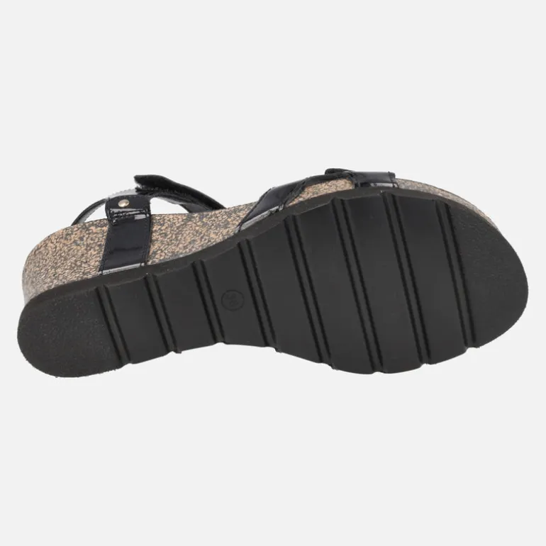 Sandalias Julia en charol negro con cierre de velcros