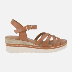 Sandalias marrones de piel con pulsera al tobillo y cierre de hebilla