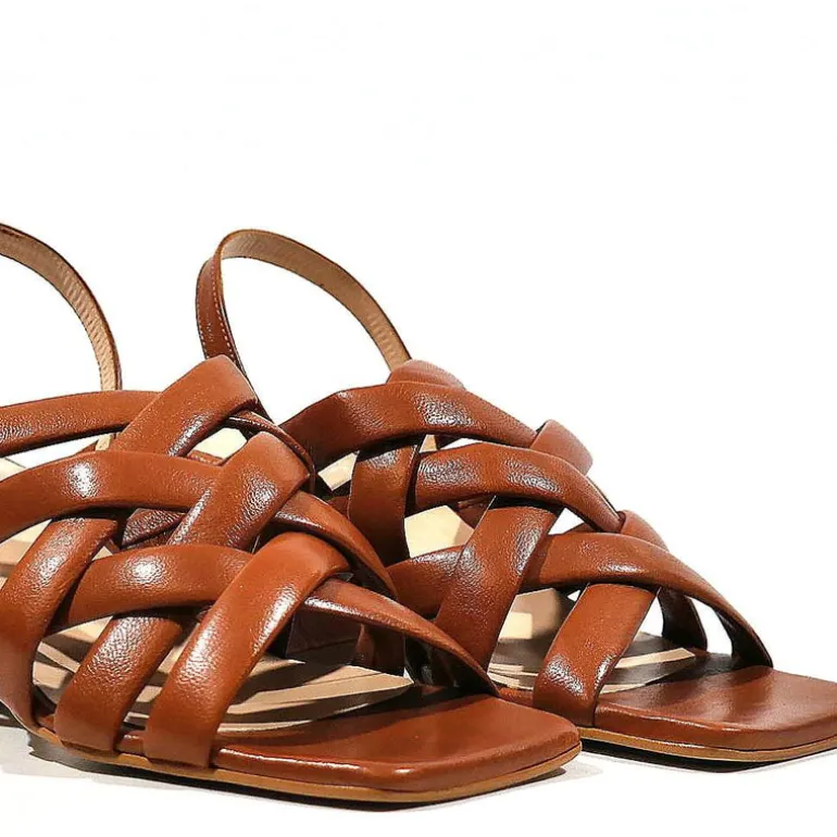 Sandalias marrones Primavera con tiras entrelazadas