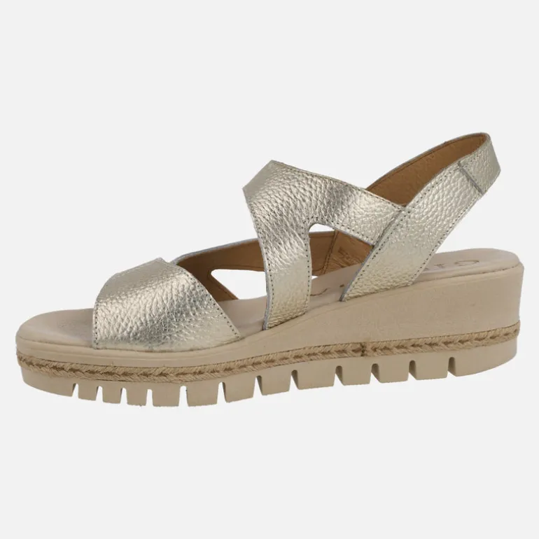 Sandalias metalizadas de piel con cierre de velcros