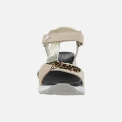 Sandalias multi material con detalles en leopardo y cierre de velcro