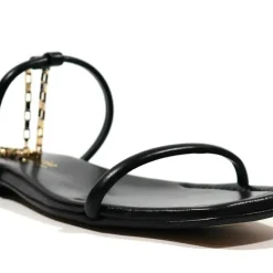 Sandalias negras con pulsera dorada al tobillo para mujer