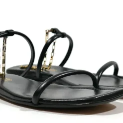 Sandalias negras con pulsera dorada al tobillo para mujer