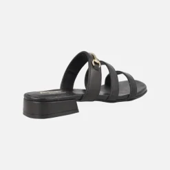 Sandalias negras con triple tira y adorno metálico Amalfi
