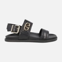Sandalias negras de piel Isabela con adorno metálico dorado