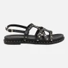 Sandalias negras de piel con tachas metálicas doradas