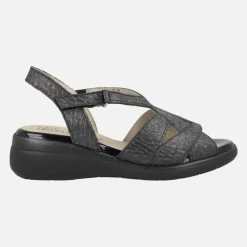 Sandalias negras de piel grabada con cierre de velcro