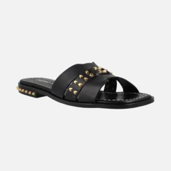 Sandalias negras de piel con remaches metálicos dorados