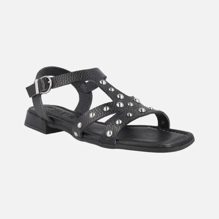 Sandalias negras de piel grabada con tachas metálicas plateadas