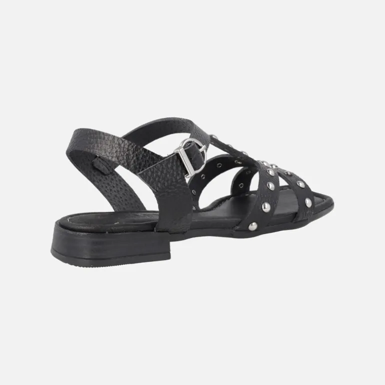 Sandalias negras de piel grabada con tachas metálicas plateadas