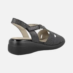 Sandalias negras de piel grabada con cierre de velcro