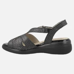 Sandalias negras de piel grabada con cierre de velcro