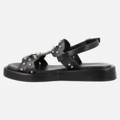 Sandalias negras de piel con tachas metálicas doradas