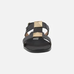Sandalias negras de piel con adornos y detalles en color oro