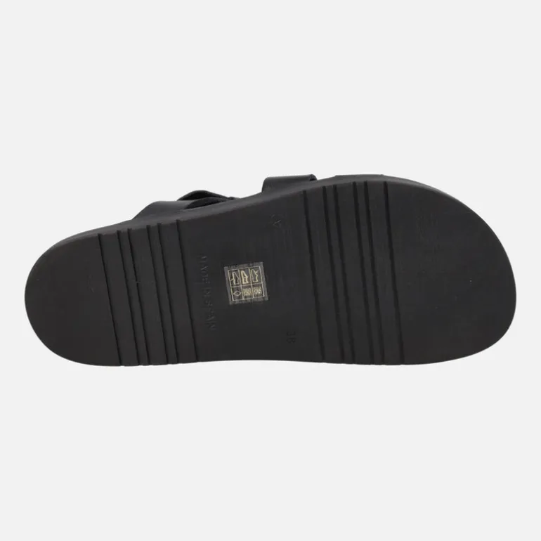 Sandalias negras de piel con tiras anchas y hebilla dorada