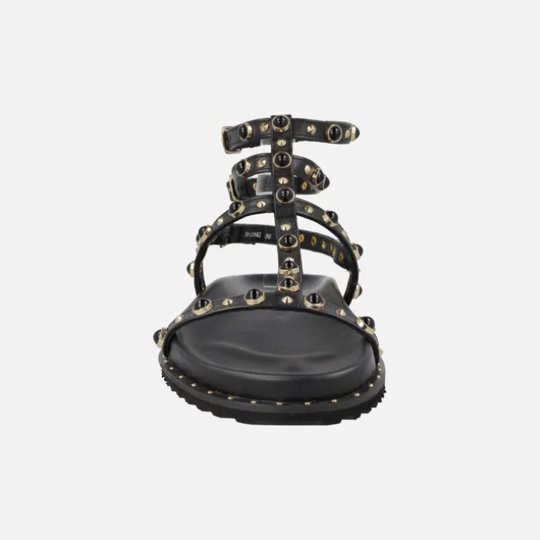 Sandalias negras estilo romanas con triple pulsera al tobillo