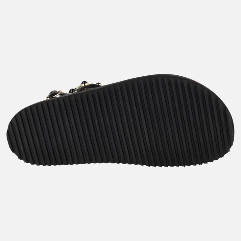Sandalias negras estilo romanas con triple pulsera al tobillo