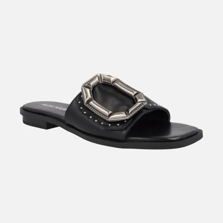 Sandalias negras planas con remaches y maxi hebilla Maria