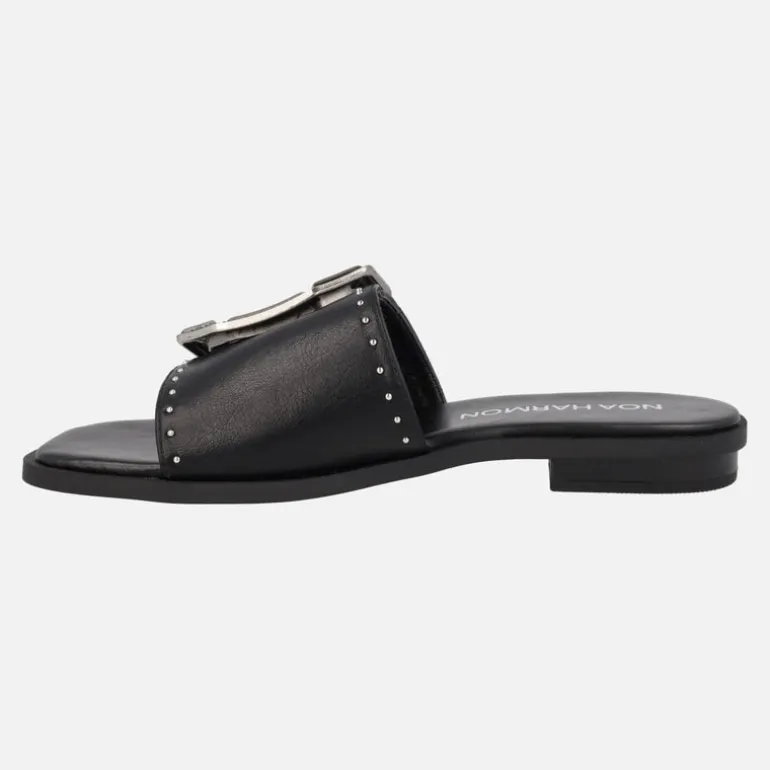 Sandalias negras planas con remaches y maxi hebilla Maria